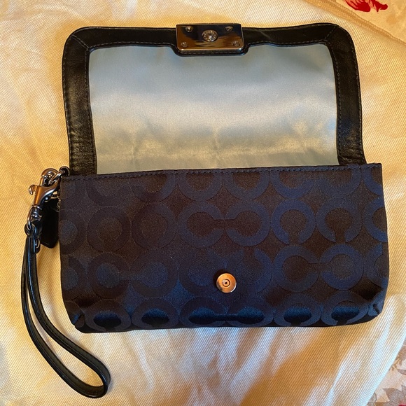 Vintage coach bag with wristlet - Picture 5 of 7